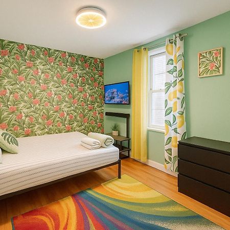 Tropical Comfort Room In Harlem Cozy Stay With Snacks & Style New York Bagian luar foto